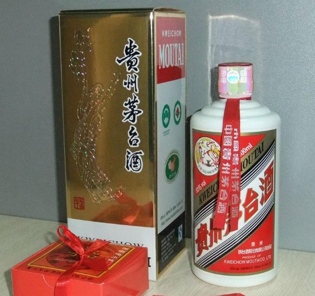 茅台镇酱香酒：文化符号与经济价值