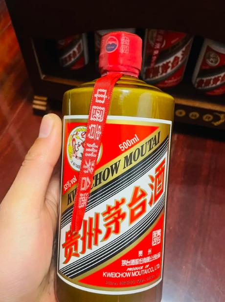 茅台镇酱香型白酒：醇厚浓香，回味悠长