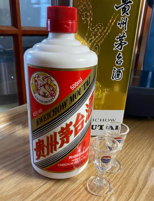 醉美贵州茅台镇：探寻酱王酒业的传统工艺与创新之路